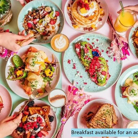 Oasis Luxe Boutique By Bqa Budapest