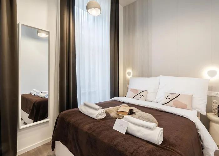 Oasis Luxe Boutique By Bqa بودابست